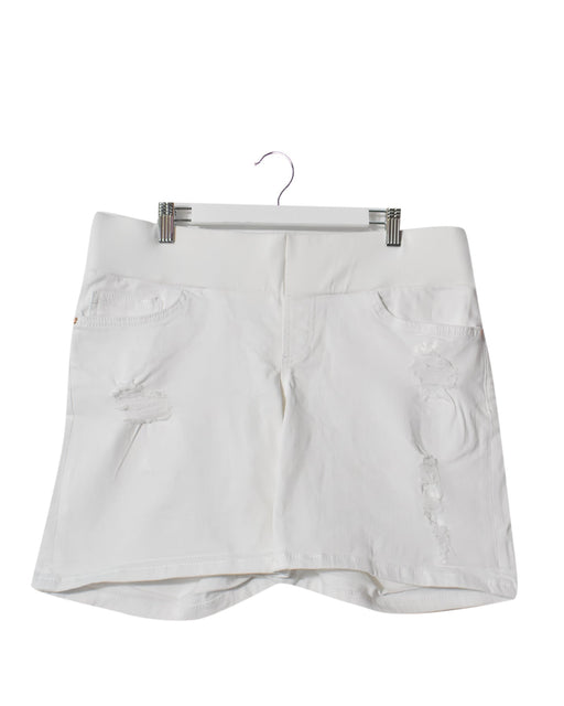 A White Shorts from Ripe in size S for maternity. (Front View)
