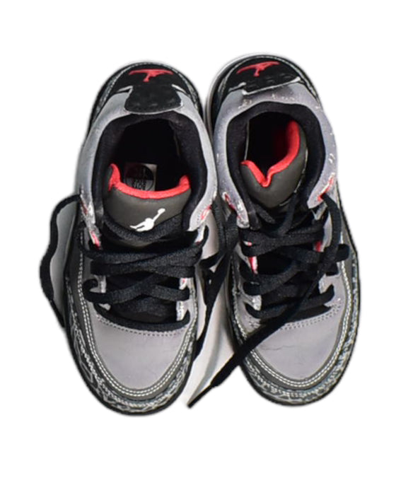A Grey Sneakers from Air Jordan in size 5T for boy. (Back View)