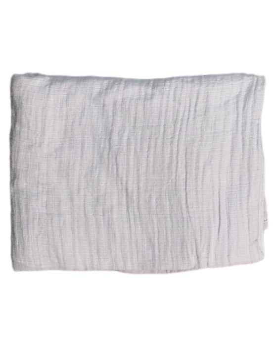 A White Swaddles from Aden & Anais in size O/S for neutral. (Front View)