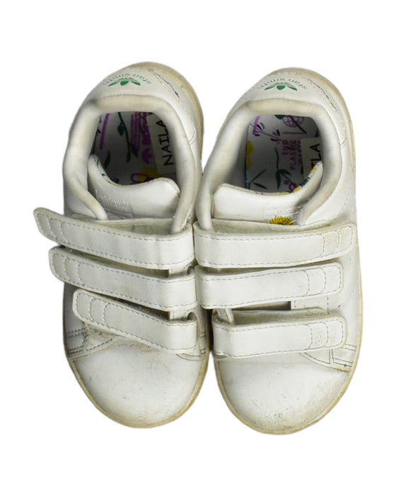 A White Sneakers from Adidas in size 4T for boy. (Back View)