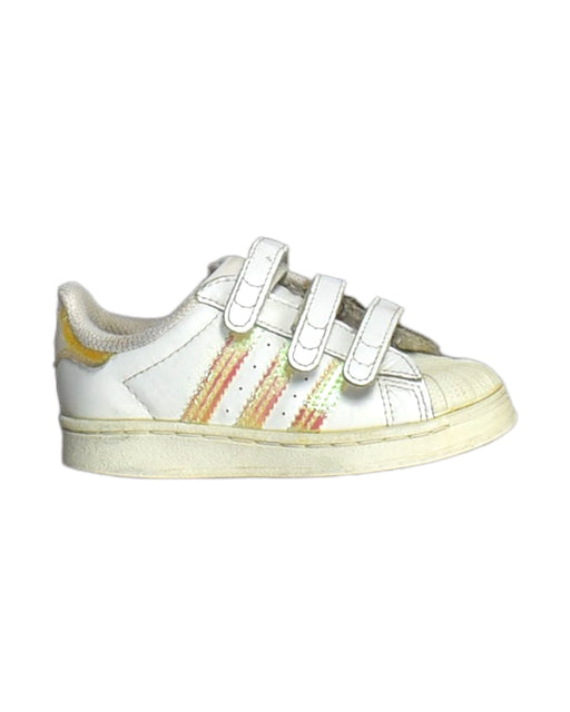 A White Sneakers from Adidas in size 18-24M for neutral. (Front View)