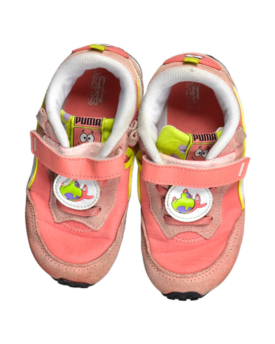 A Orange Sneakers from Puma in size 4T for girl. (Back View)