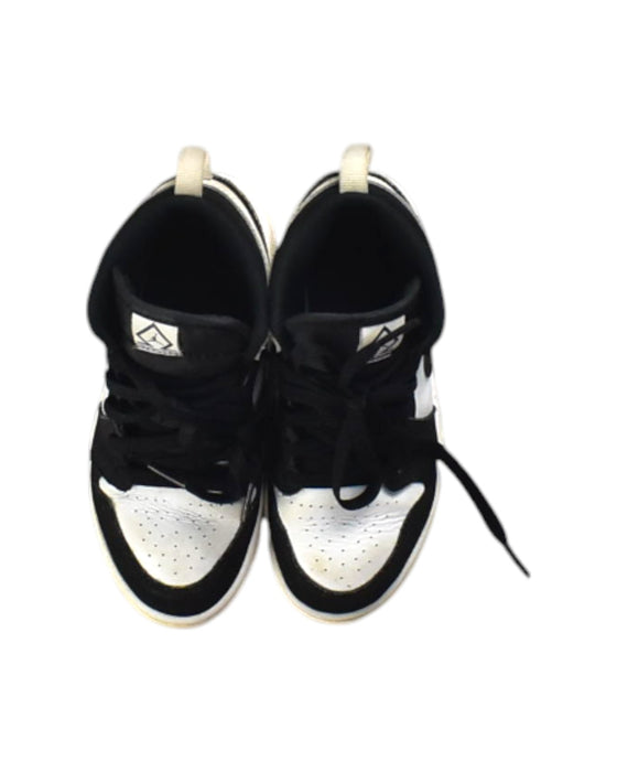 A Black Sneakers from Nike in size 6T for neutral. (Back View)