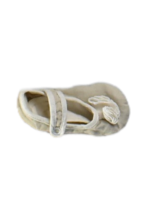A Silver Sneakers from Chateau de Sable in size Newborn for neutral. (Front View)