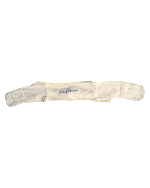 A Ivory Gloves & Mittens from ScratchSleeves in size 6-12M for neutral. (Front View)