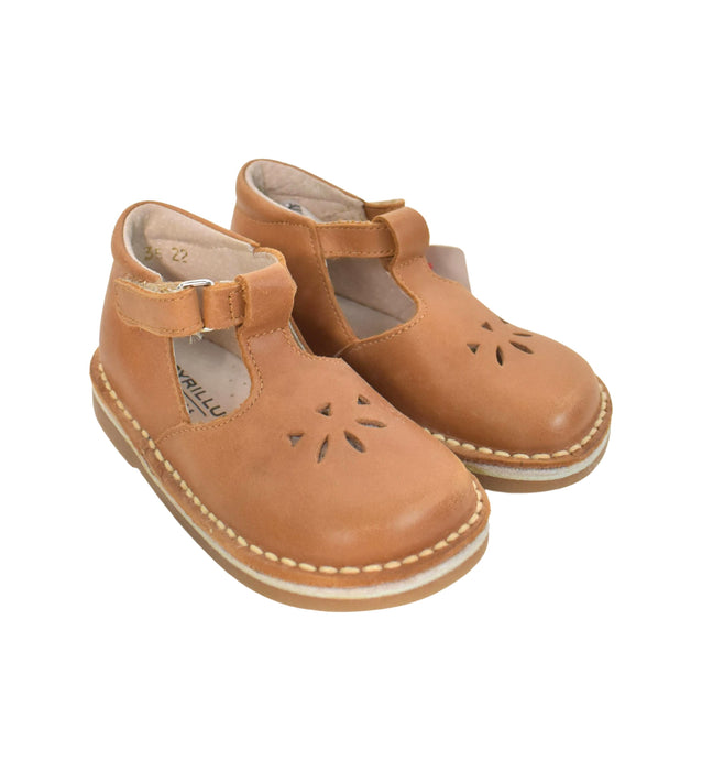 A Brown Flats from Cyrillus in size 18-24M for girl. (Back View)