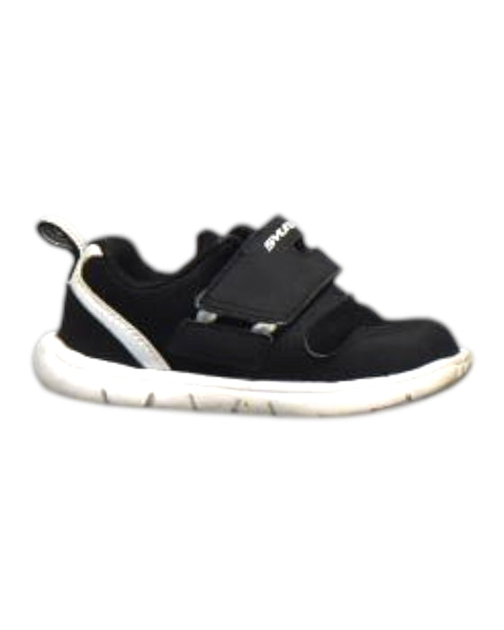 A Black Sneakers from Syunsoku in size 18-24M for neutral. (Front View)