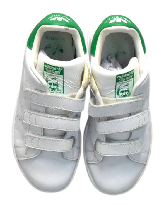 A White Sneakers from Adidas in size 7Y for neutral. (Back View)