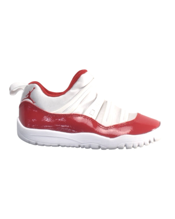 A Red Sneakers from Nike in size 5T for boy. (Front View)