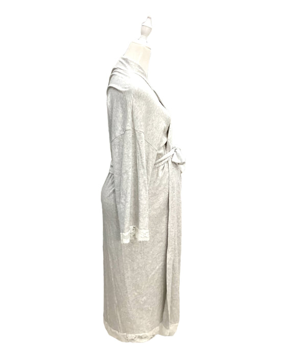 A Grey Bathrobes from Seraphine in size Maternity-L for maternity. (Back View)