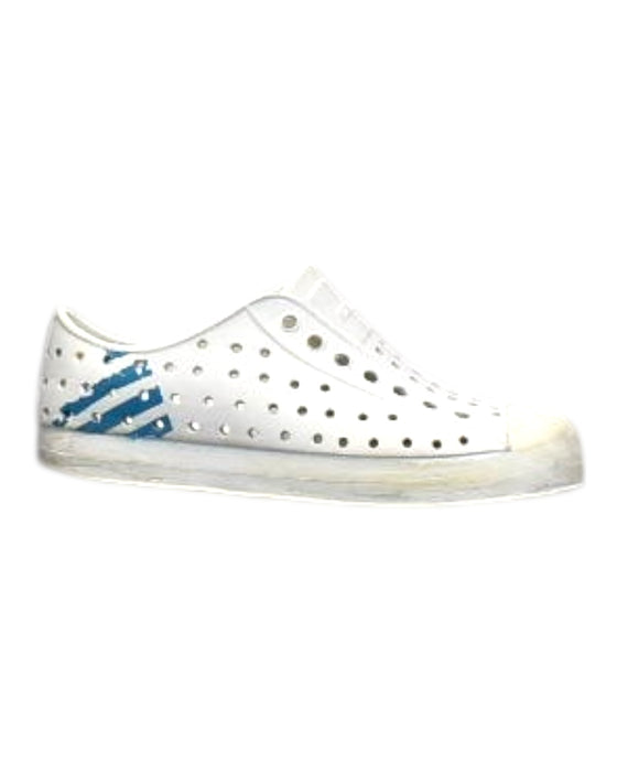 A White Sneakers from Native Shoes in size 5T for boy. (Front View)