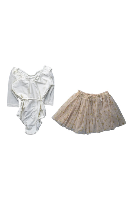 A White Skirt Sets from Atsuyo et Akiko in size 4T for girl. (Back View)