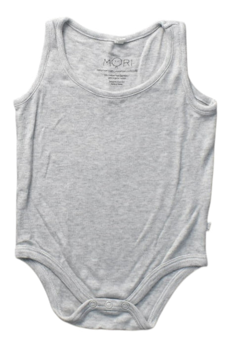 A Grey Sleeveless Bodysuits from Mori in size 6-12M for boy. (Front View)