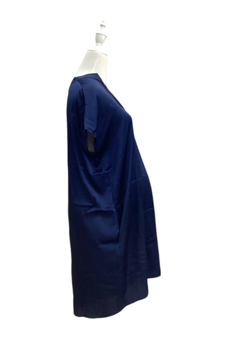 A Navy Short Sleeve Dresses from Mayarya in size Maternity-XS for maternity. (Back View)