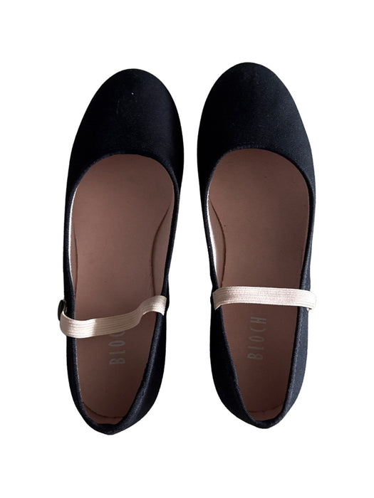 A Black Dress Shoes from Bloch in size 13Y for girl. (Front View)