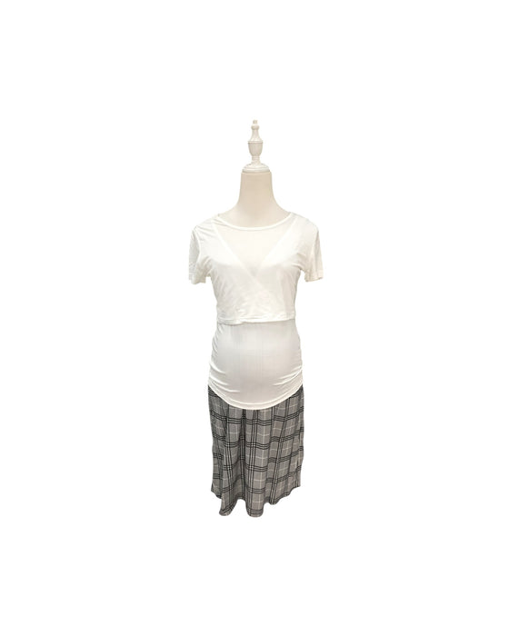 A White Short Sleeve Dresses from Mothercot in size Maternity-S for maternity. (Front View)