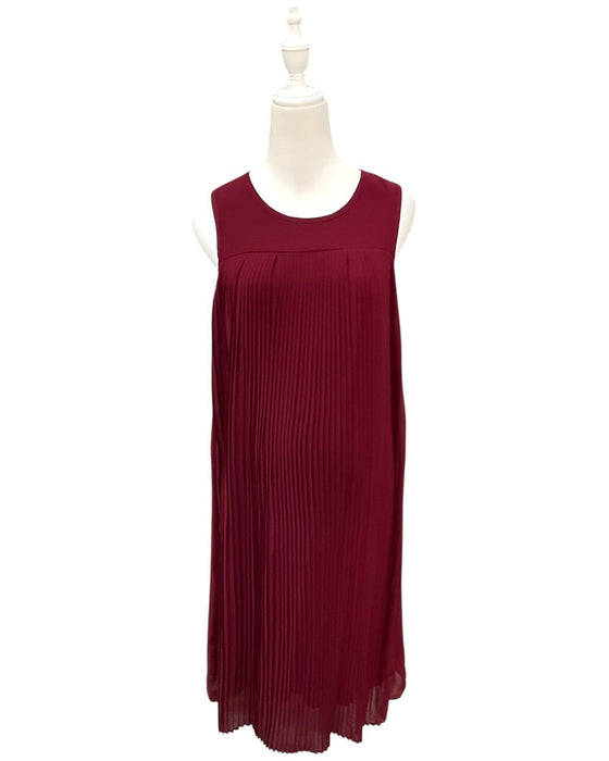 A Burgundy Sleeveless Dresses from Dear in size Maternity-S for maternity. (Front View)