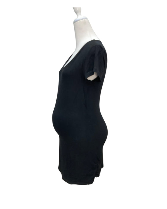 A Black Short Sleeve Dresses from Isabella Oliver in size Maternity-M for maternity. (Back View)