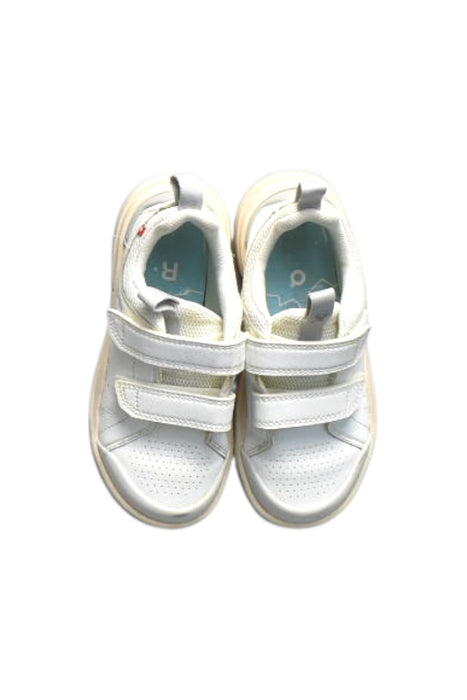 A White Sneakers from On  in size 5T for girl. (Back View)