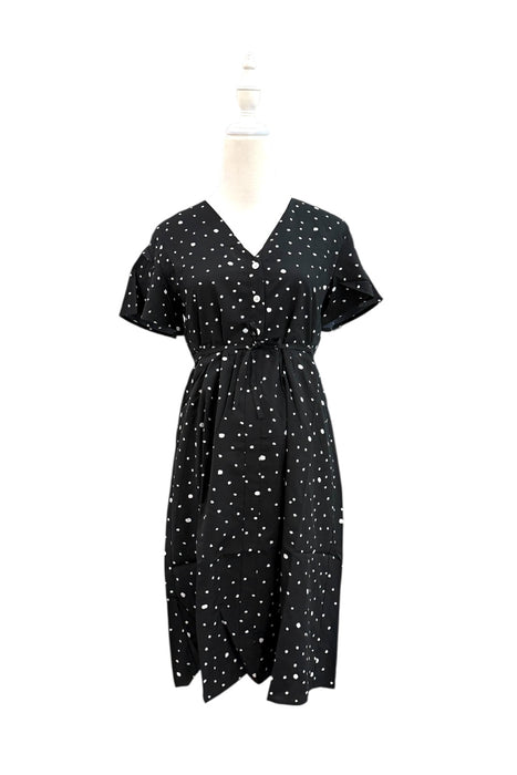 A Black Short Sleeve Dresses from Dear in size Maternity-S for maternity. (Back View)
