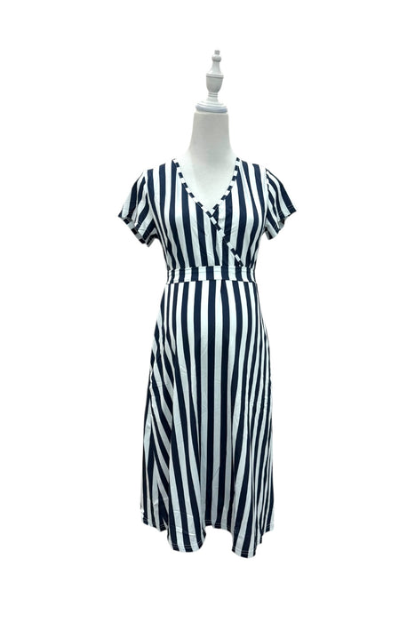 A White Short Sleeve Dresses from Mothercot in size Maternity-S for maternity. (Back View)