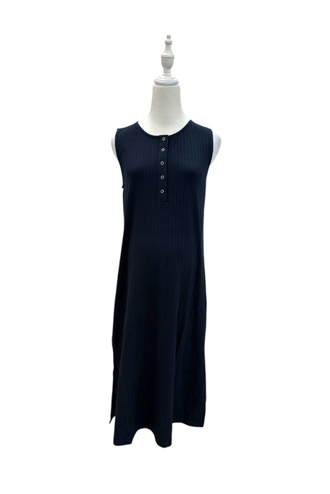 A Black Sleeveless Dresses from Dear in size Maternity-S for maternity. (Back View)