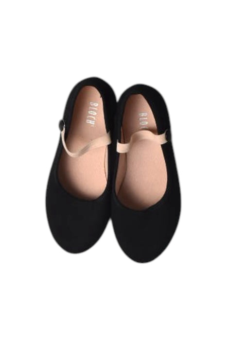 A  Flats from Bloch in size 5T for girl. (Back View)