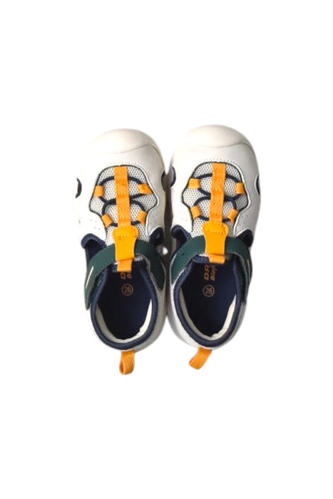 A White Slip Ons from Dr. Kong in size 4T for boy. (Back View)