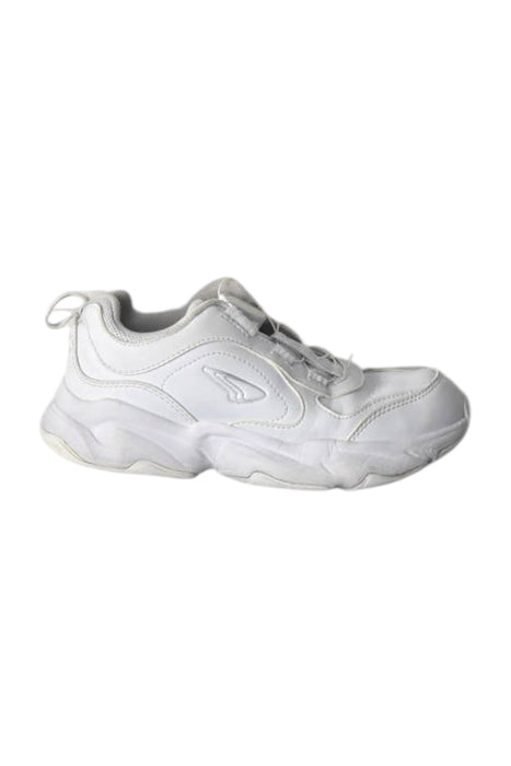 A White Sneakers from Dr. Kong in size 7Y for neutral. (Front View)