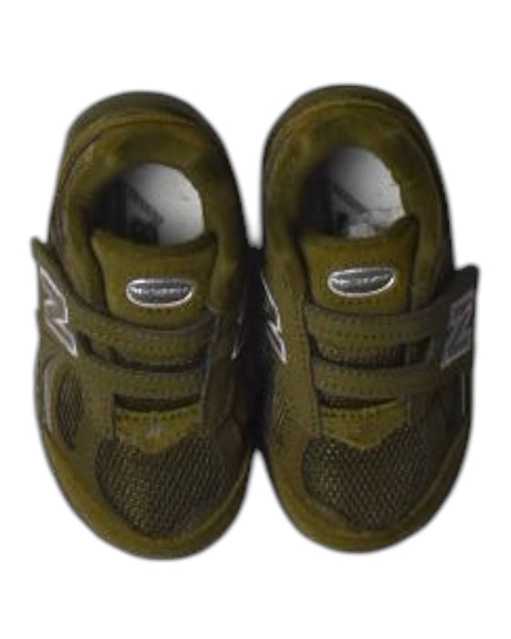 A Brown Sneakers from New Balance in size 12-18M for neutral. (Back View)
