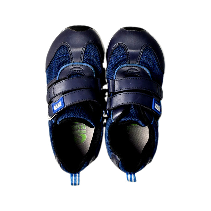 A Navy Sneakers from Moonstar in size 6T for boy. (Back View)