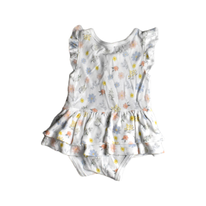 A White Short Sleeve Rompers from Kays + Kins in size 6-12M for girl. (Back View)