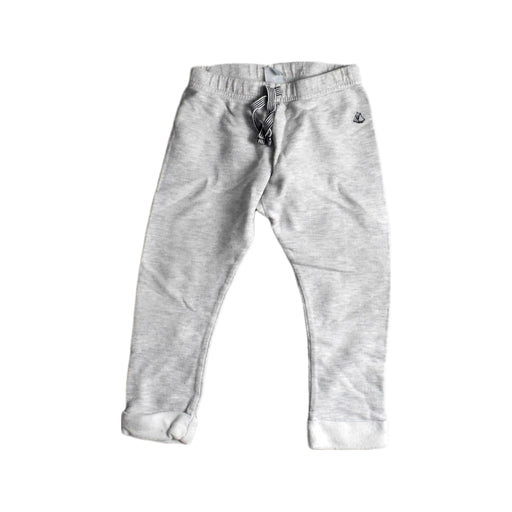 A Grey Sweatpants from Petit Bateau in size 2T for girl. (Front View)