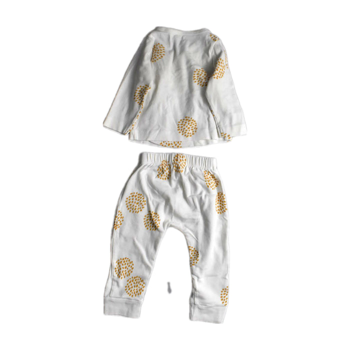 A White Pants Sets from Le Petit Society in size 3-6M for girl. (Back View)