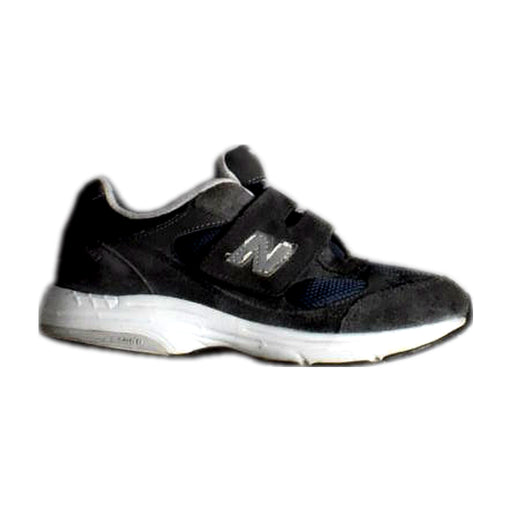 A Black Sneakers from New Balance in size 10Y for neutral. (Front View)