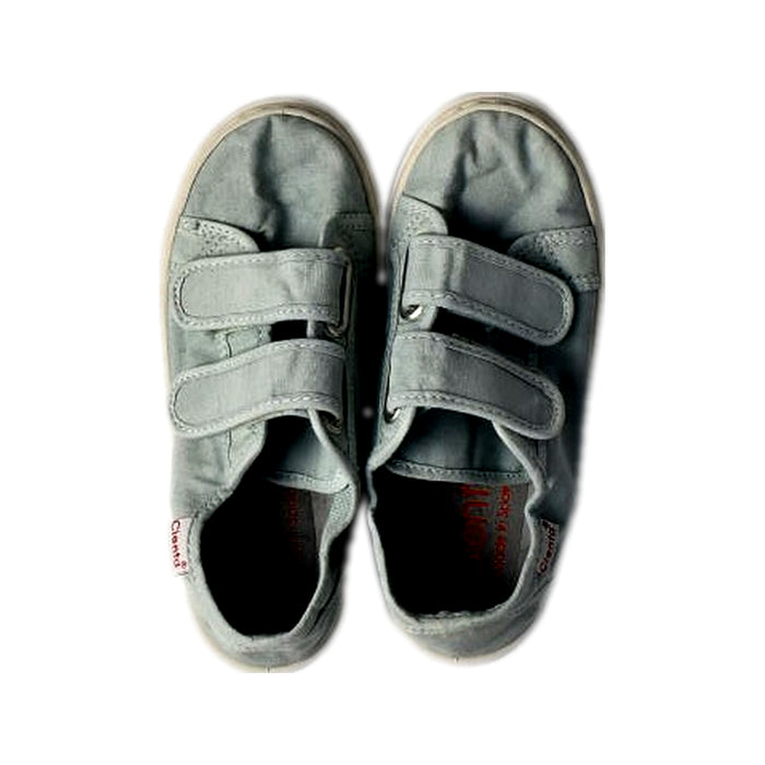 A Green Sneakers from Cienta in size 6T for girl. (Back View)