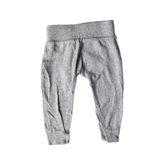 A Grey Casual Pants from Mori in size 6-12M for girl. (Front View)