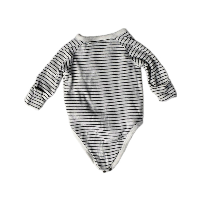 A White Long Sleeve Bodysuits from Mori in size 3-6M for girl. (Back View)