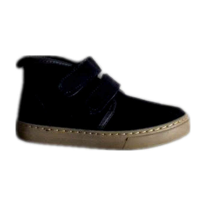 A Black Sneakers from Cienta in size 4T for neutral. (Front View)