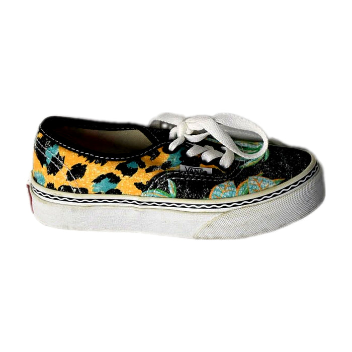 A Multicolour Sneakers from Vans in size 4T for boy. (Front View)