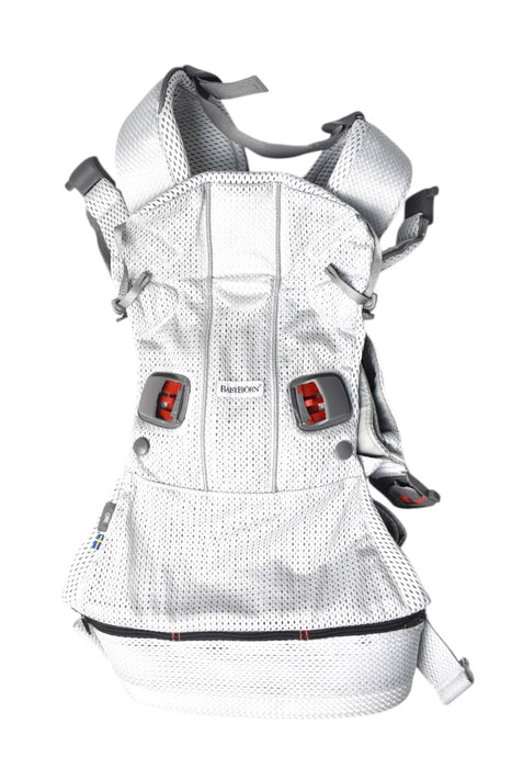 A Silver Baby Carriers from BabyBjorn in size 6-12M for neutral. (Front View)