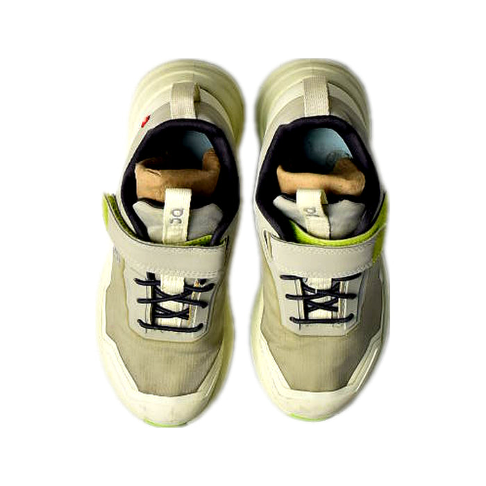 A White Sneakers from On Cloud in size 5T for neutral. (Back View)
