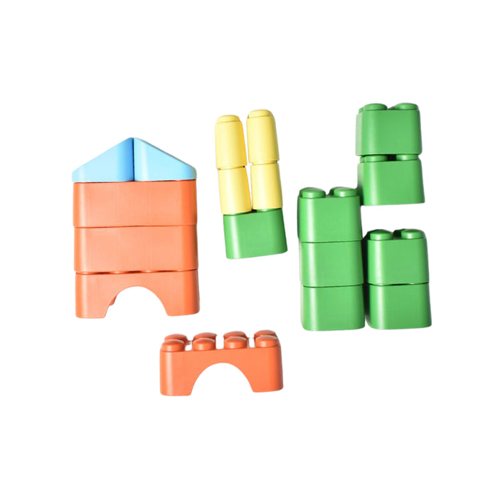 A Green Lego & Building Blocks from Green Toys in size O/S for neutral. (Back View)