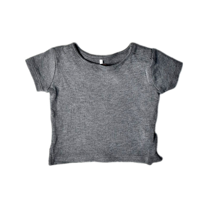 A Grey Short Sleeve Tops from Hunter + Boo in size 0-3M for neutral. (Front View)