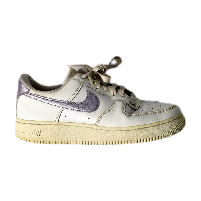A White Sneakers from Nike in size 12Y for girl. (Front View)