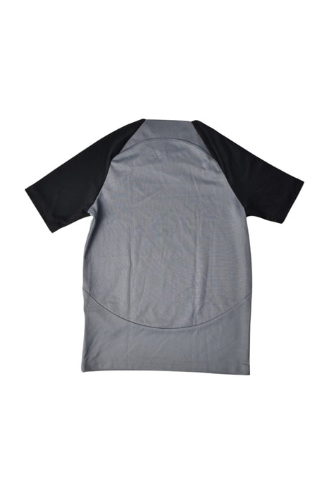 A Grey Active Tops from Nike in size XS for boy. (Back View)