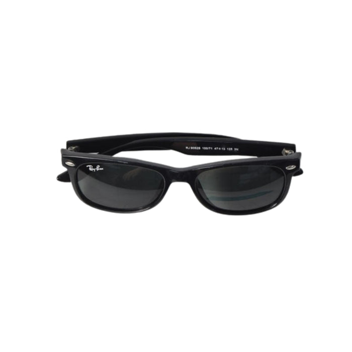 A Black Sunglasses from Ray-Ban in size S for neutral. (Front View)