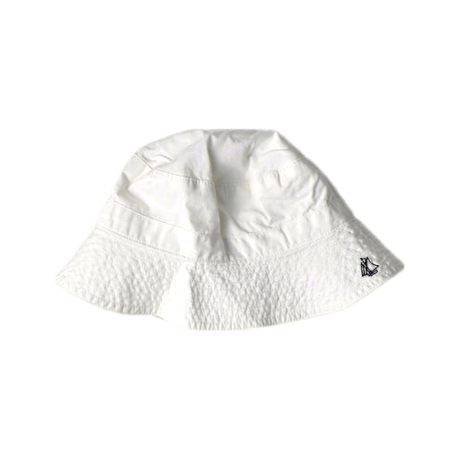 A White Sun Hats from Petit Bateau in size 12-18M for neutral. (Front View)