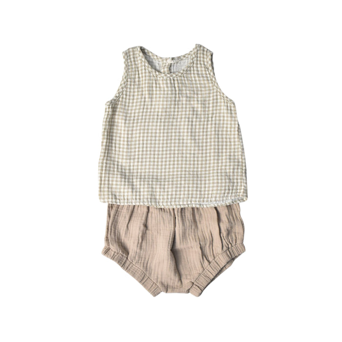 A Beige Shorts Sets from Quincy Mae in size 2T for girl. (Front View)