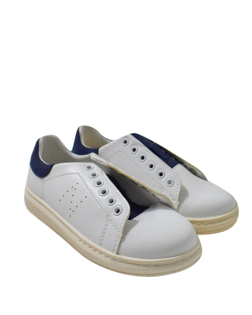 A White Sneakers from Nik & Nik in size 5T for boy. (Front View)